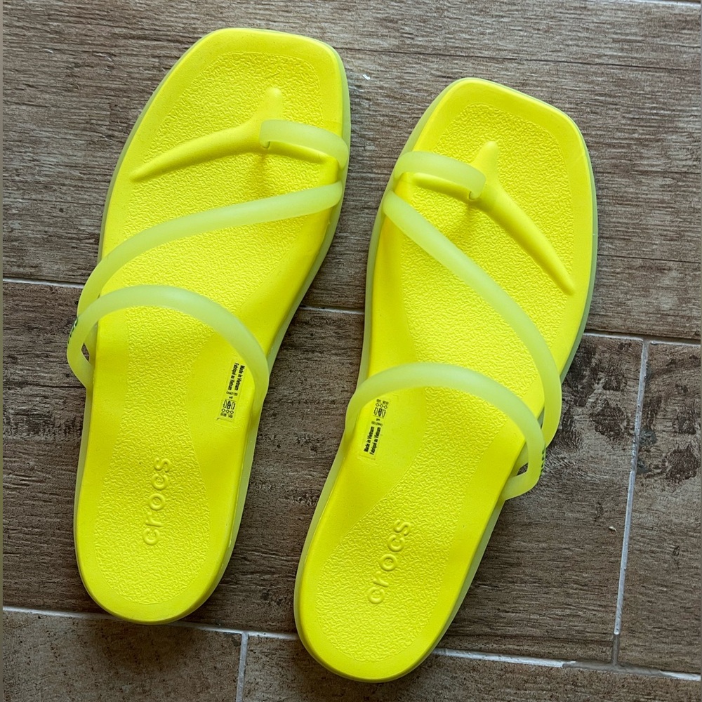 Crocs Miami Frosted Toe Loop 💛 size 8 - Picture 3 of 3